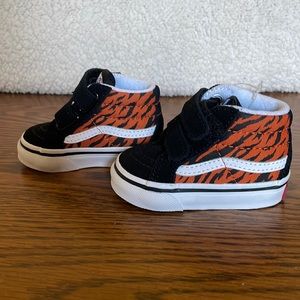 NWT Vans Kids Sk8-Hi Velcro Tiger Print size 2 Toddler